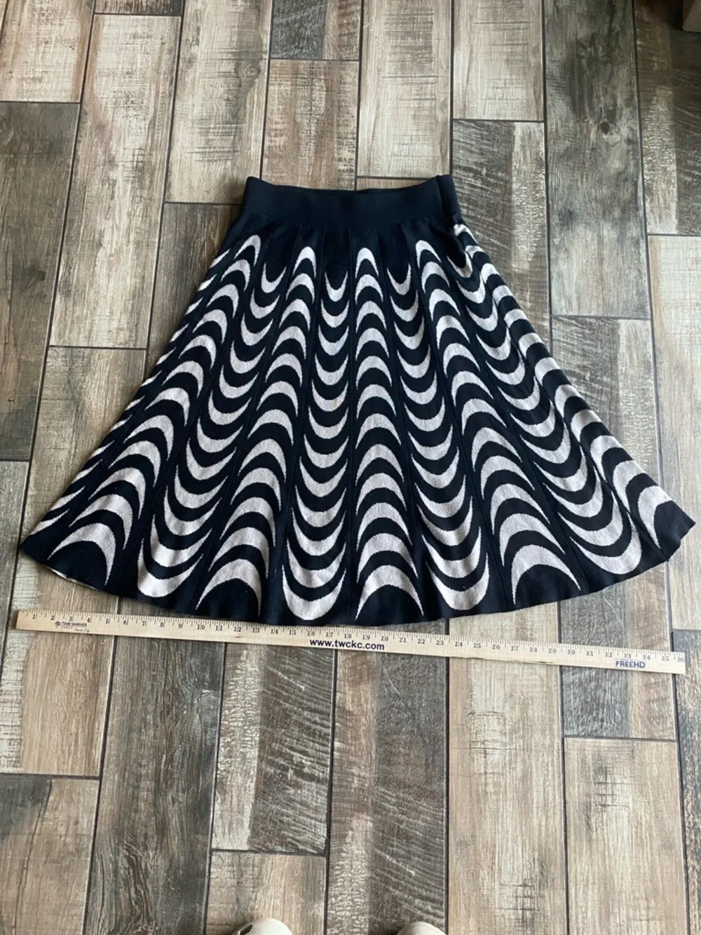 Serengeti Black and Cream Wave-Print A-Line Skirt - Picture 7 of 9